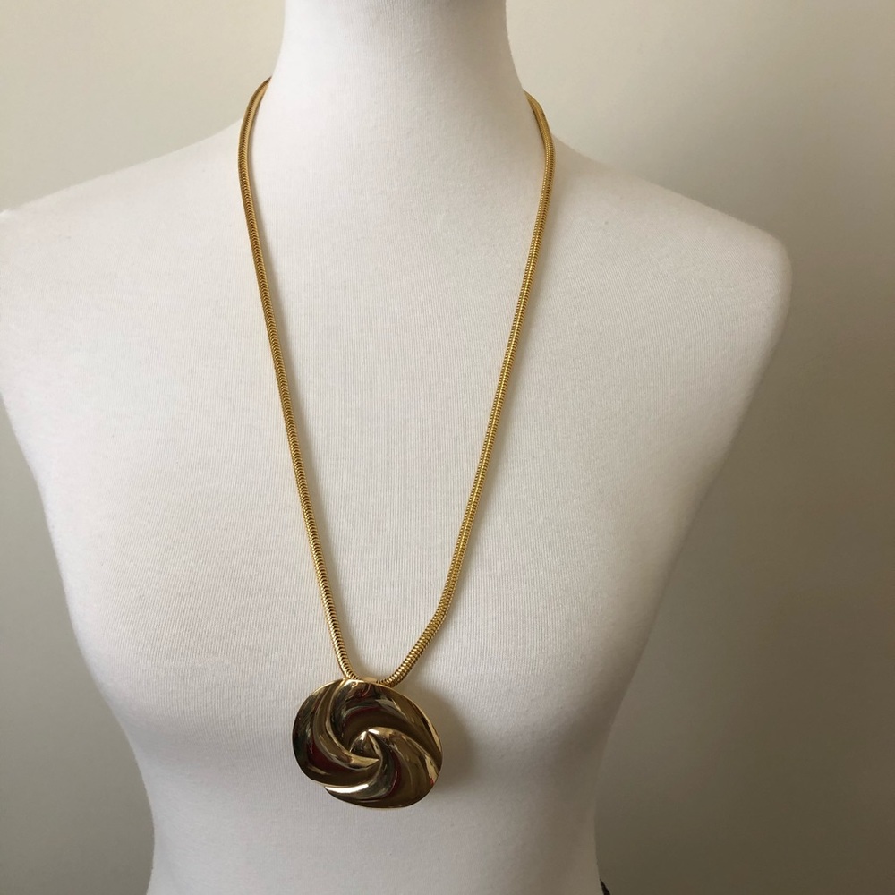 Long Vintage Gold Color Necklace w/Circle Pendant